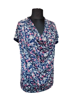 Bluzka z lejącym dekoltem typu woda - drobniutkie malinowe kwiatki